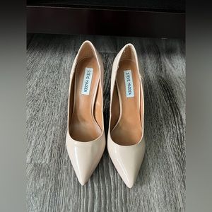 Gorgeous nude Steve Madden heels sz 8.5